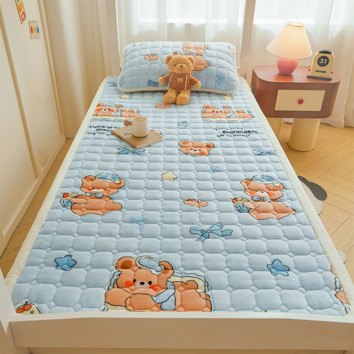 91家纺网 家纺一手货源 找家纺 雯豆家纺 【加厚款】2025新款牛奶绒床褥床垫学生宿舍床护垫子 牛奶绒床褥-趴趴熊【加厚款】