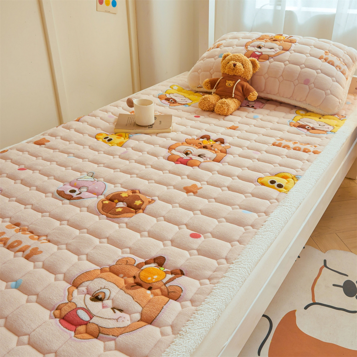 91家纺网 家纺一手货源 找家纺 雯豆家纺 【加厚款】2025新款牛奶绒床褥床垫学生宿舍床护垫子 牛奶绒床褥-甜心布布【加厚款】