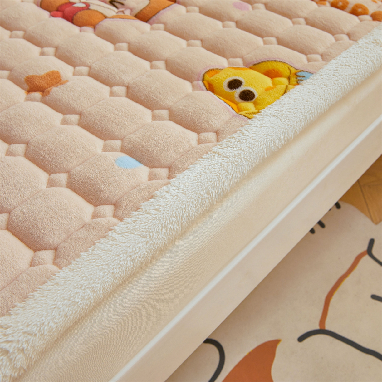 91家纺网 家纺一手货源 找家纺 雯豆家纺 【加厚款】2025新款牛奶绒床褥床垫学生宿舍床护垫子 牛奶绒床褥-甜心布布【加厚款】