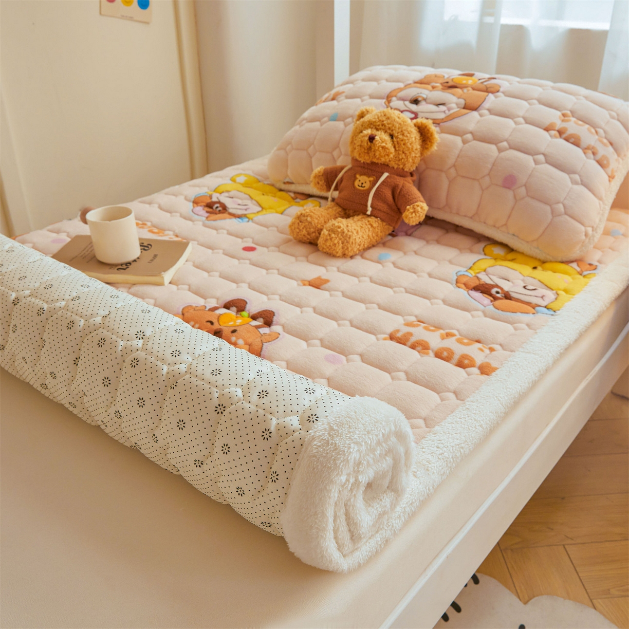 91家纺网 家纺一手货源 找家纺 雯豆家纺 【加厚款】2025新款牛奶绒床褥床垫学生宿舍床护垫子 牛奶绒床褥-甜心布布【加厚款】