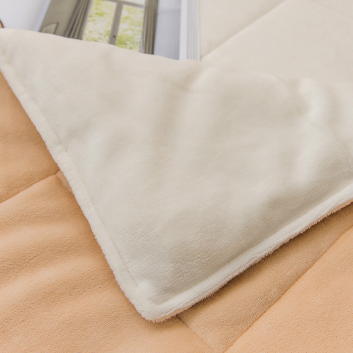 91家纺网 家纺一手货源 找家纺 恩和家纺 2025新款牛奶绒方格绗缝毯 米白