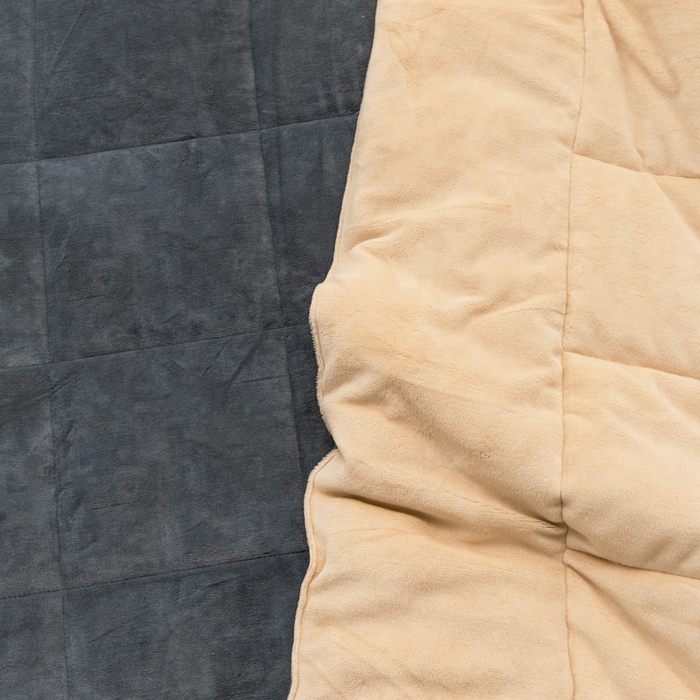 91家纺网 家纺一手货源 找家纺 恩和家纺 2025新款牛奶绒方格绗缝毯 深灰