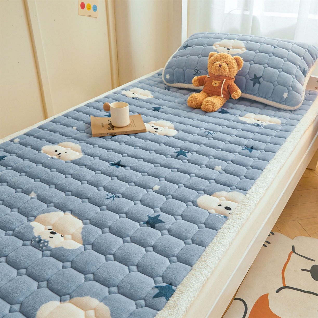 91家纺网 家纺一手货源 找家纺 雯豆家纺 【加厚款】2025新款牛奶绒床褥床垫学生宿舍床护垫子 牛奶绒床褥-星空小狗【加厚款】