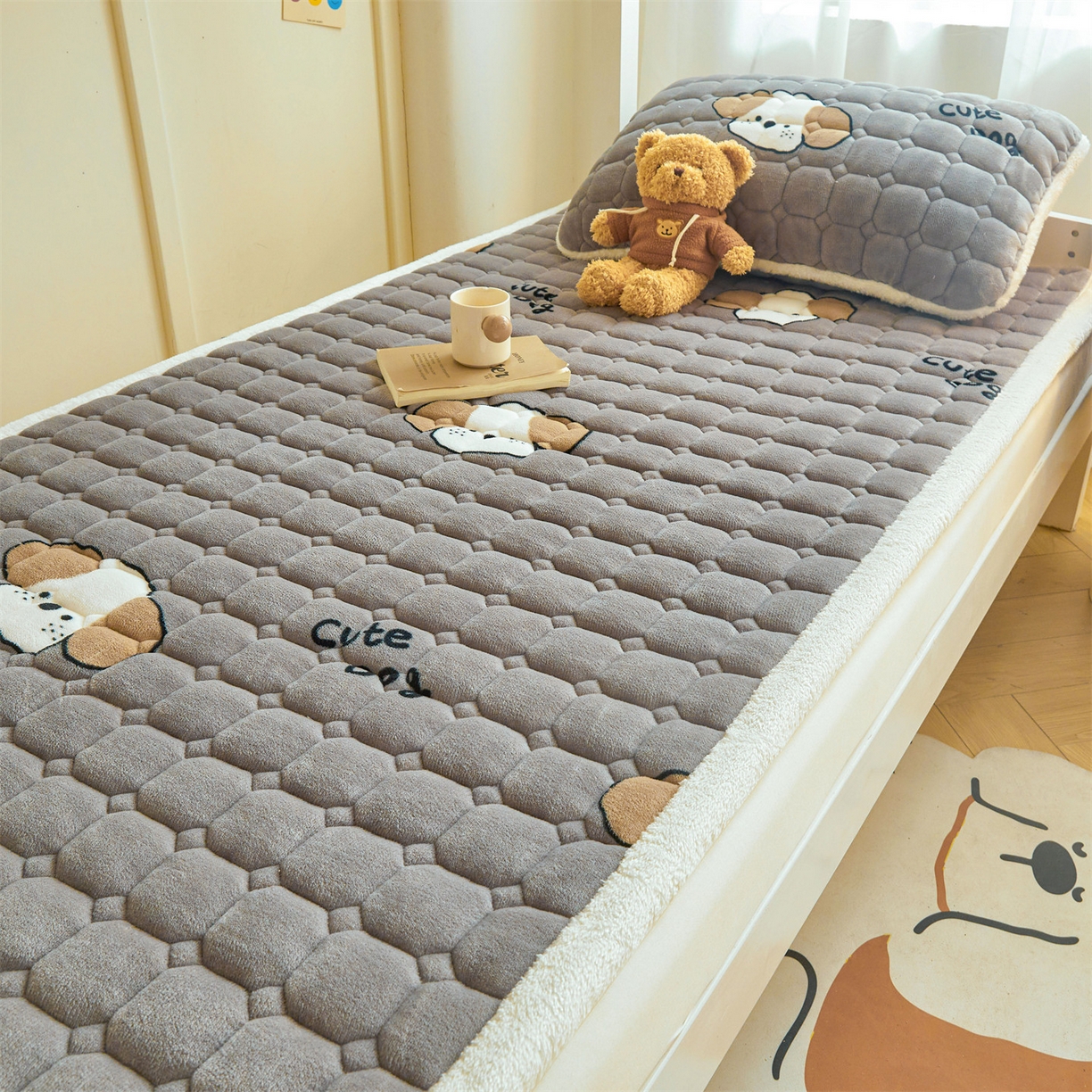 91家纺网 家纺一手货源 找家纺 雯豆家纺 【加厚款】2025新款牛奶绒床褥床垫学生宿舍床护垫子 牛奶绒床褥-阳光狗【加厚款】