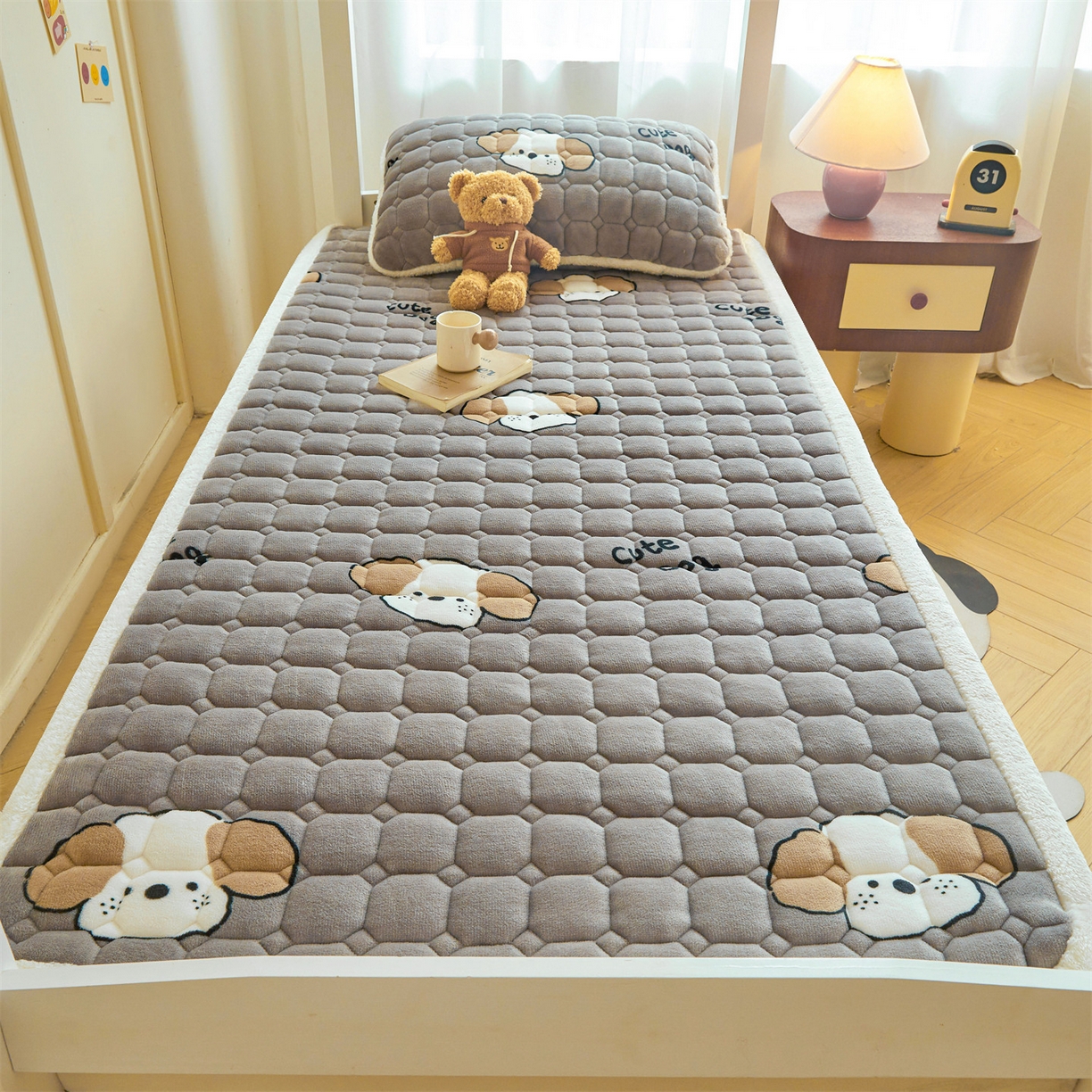 91家纺网 家纺一手货源 找家纺 雯豆家纺 【加厚款】2025新款牛奶绒床褥床垫学生宿舍床护垫子 牛奶绒床褥-阳光狗【加厚款】