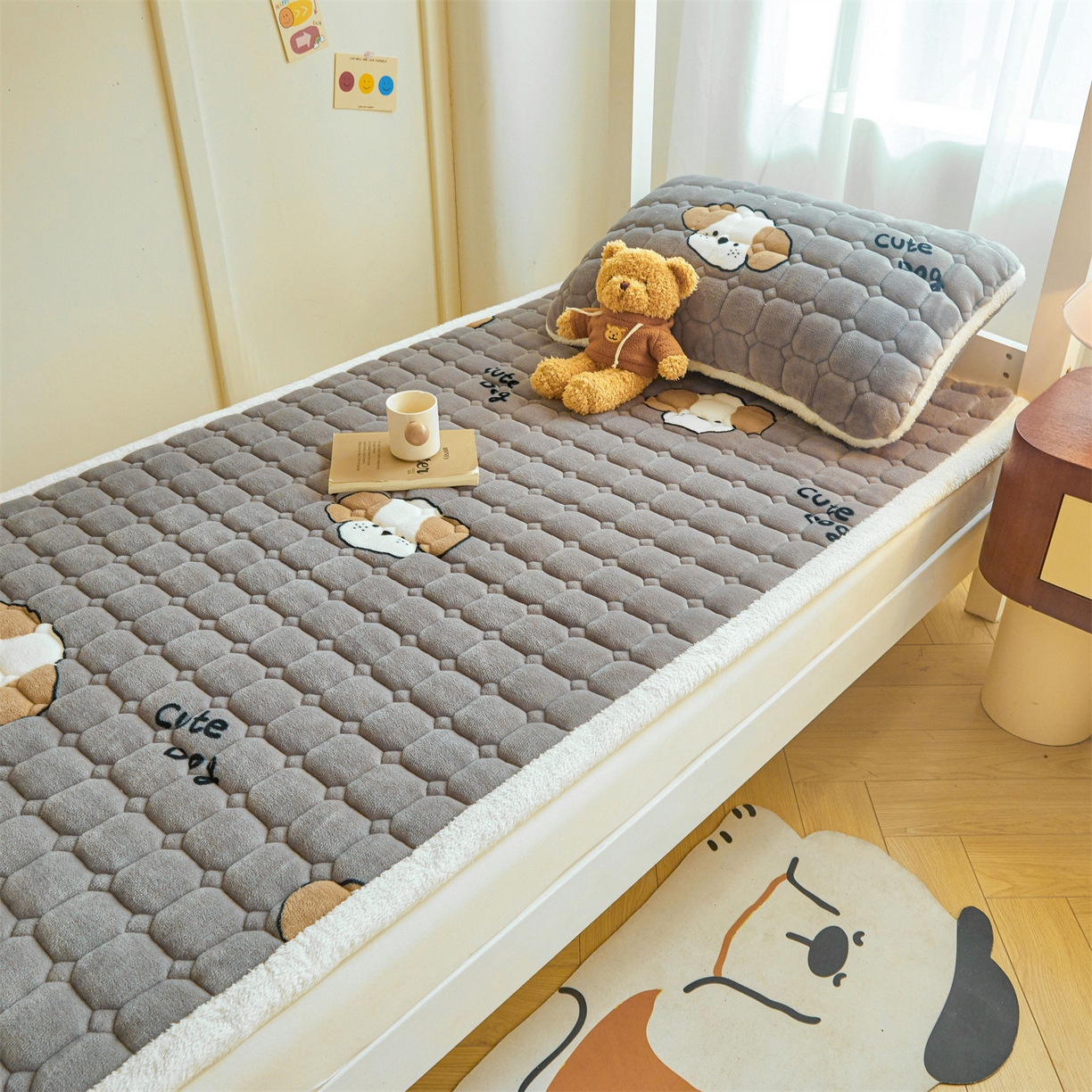 91家纺网 家纺一手货源 找家纺 雯豆家纺 【加厚款】2025新款牛奶绒床褥床垫学生宿舍床护垫子 牛奶绒床褥-阳光狗【加厚款】