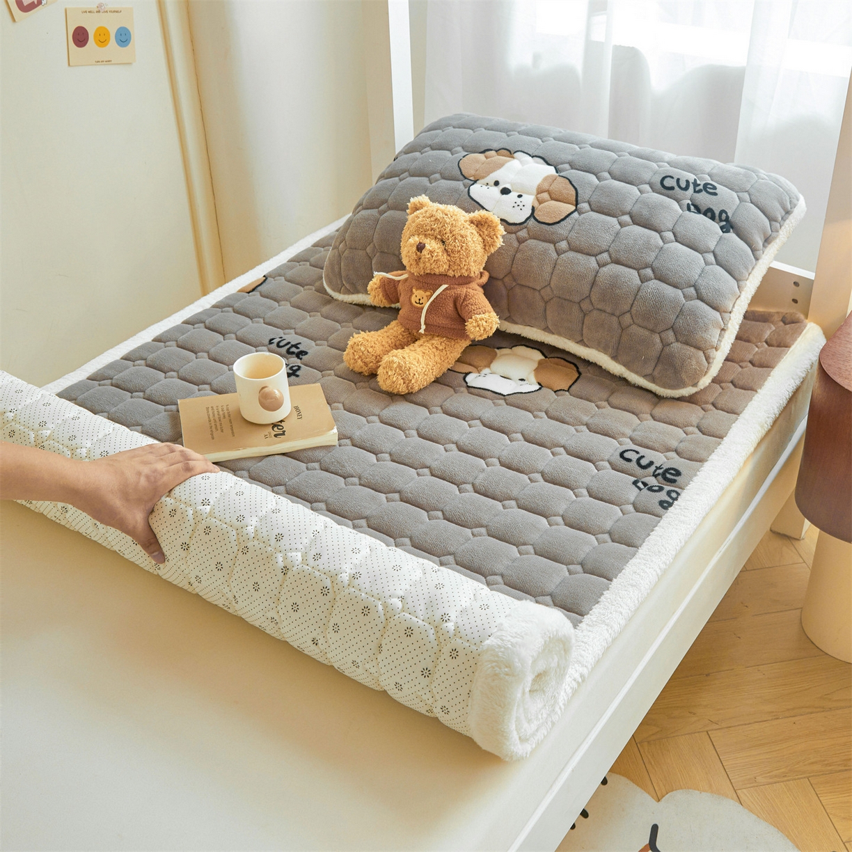 91家纺网 家纺一手货源 找家纺 雯豆家纺 【加厚款】2025新款牛奶绒床褥床垫学生宿舍床护垫子 牛奶绒床褥-阳光狗【加厚款】