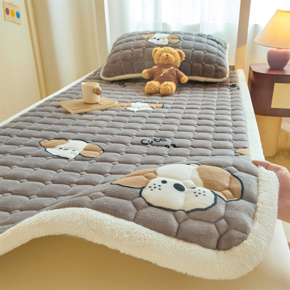 91家纺网 家纺一手货源 找家纺 雯豆家纺 【加厚款】2025新款牛奶绒床褥床垫学生宿舍床护垫子 牛奶绒床褥-阳光狗【加厚款】