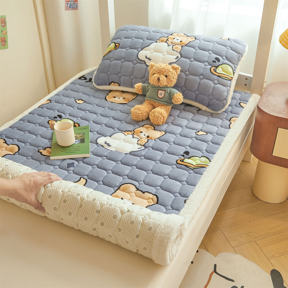 91家纺网 家纺一手货源 找家纺 雯豆家纺 【加厚款】2025新款牛奶绒床褥床垫学生宿舍床护垫子 牛奶绒床褥-云朵熊【加厚款】
