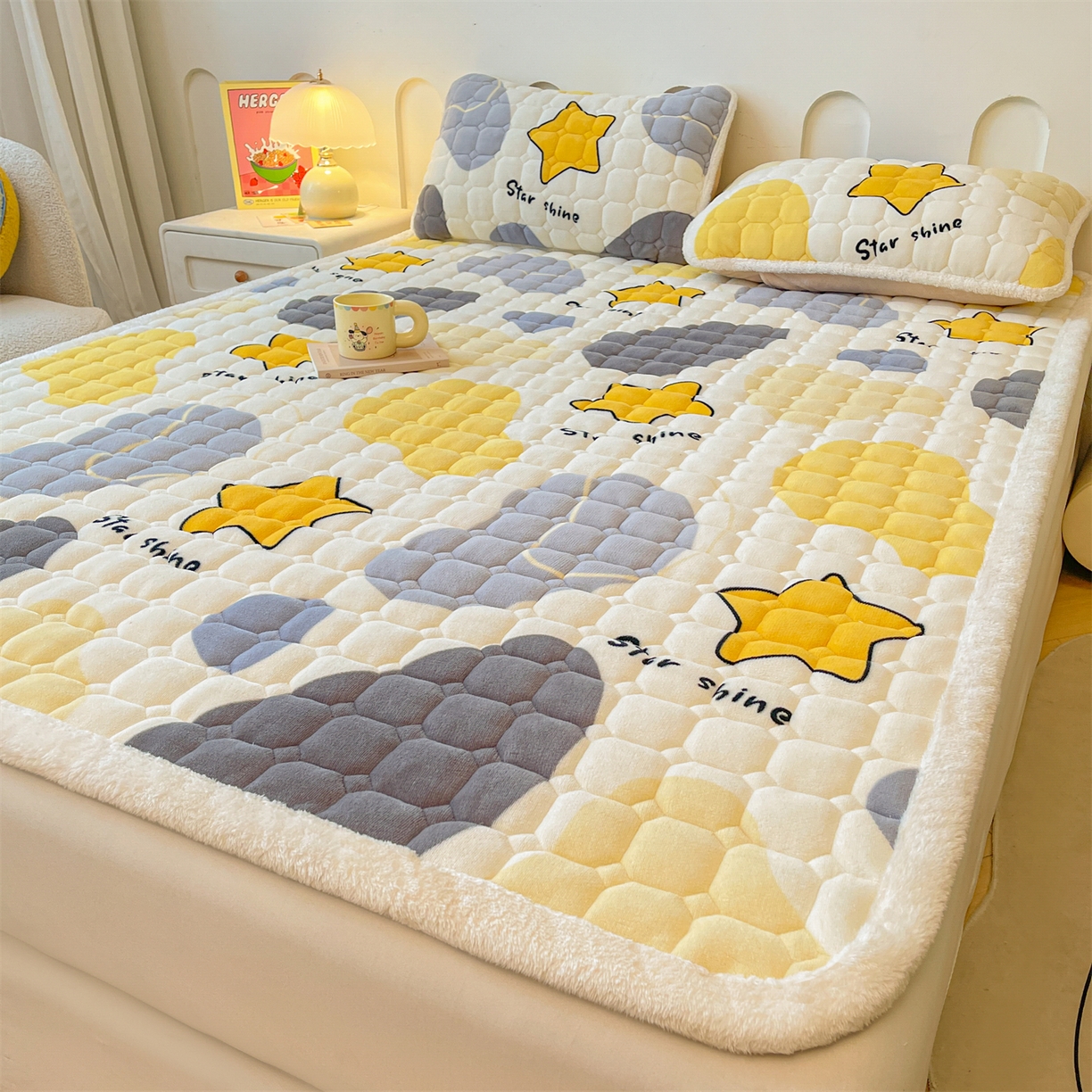 91家纺网 家纺一手货源 找家纺 雯豆家纺 【加厚款】2025新款牛奶绒床垫床护垫印花小清新床褥床垫子 牛奶绒床褥-斑点星星【加厚款】