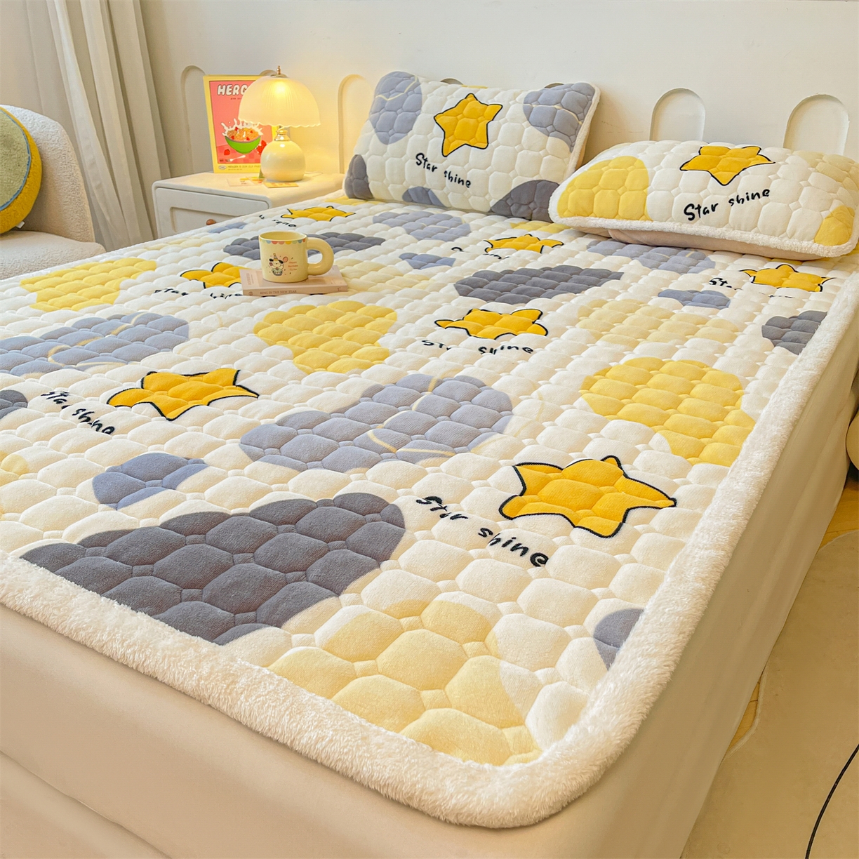 91家纺网 家纺一手货源 找家纺 雯豆家纺 【加厚款】2025新款牛奶绒床垫床护垫印花小清新床褥床垫子 牛奶绒床褥-斑点星星【加厚款】