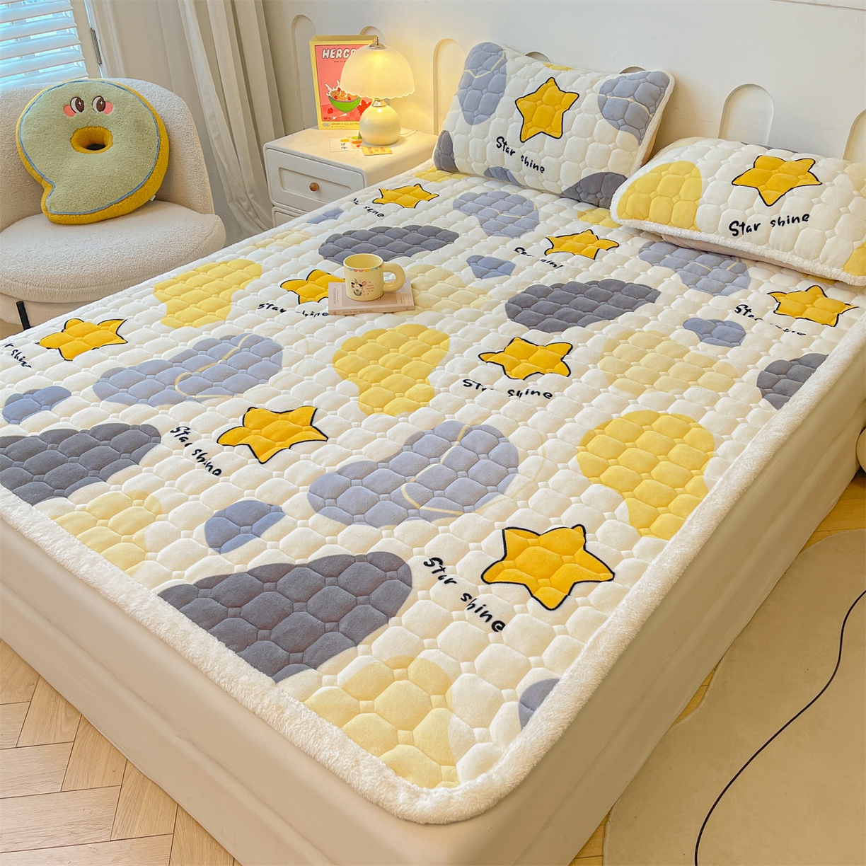 91家纺网 家纺一手货源 找家纺 雯豆家纺 【加厚款】2025新款牛奶绒床垫床护垫印花小清新床褥床垫子 牛奶绒床褥-斑点星星【加厚款】