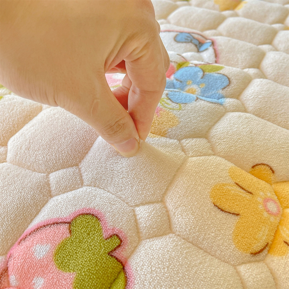 91家纺网 家纺一手货源 找家纺 雯豆家纺 【加厚款】2025新款牛奶绒床垫床护垫印花小清新床褥床垫子 牛奶绒床褥-彩色萌宠【加厚款】