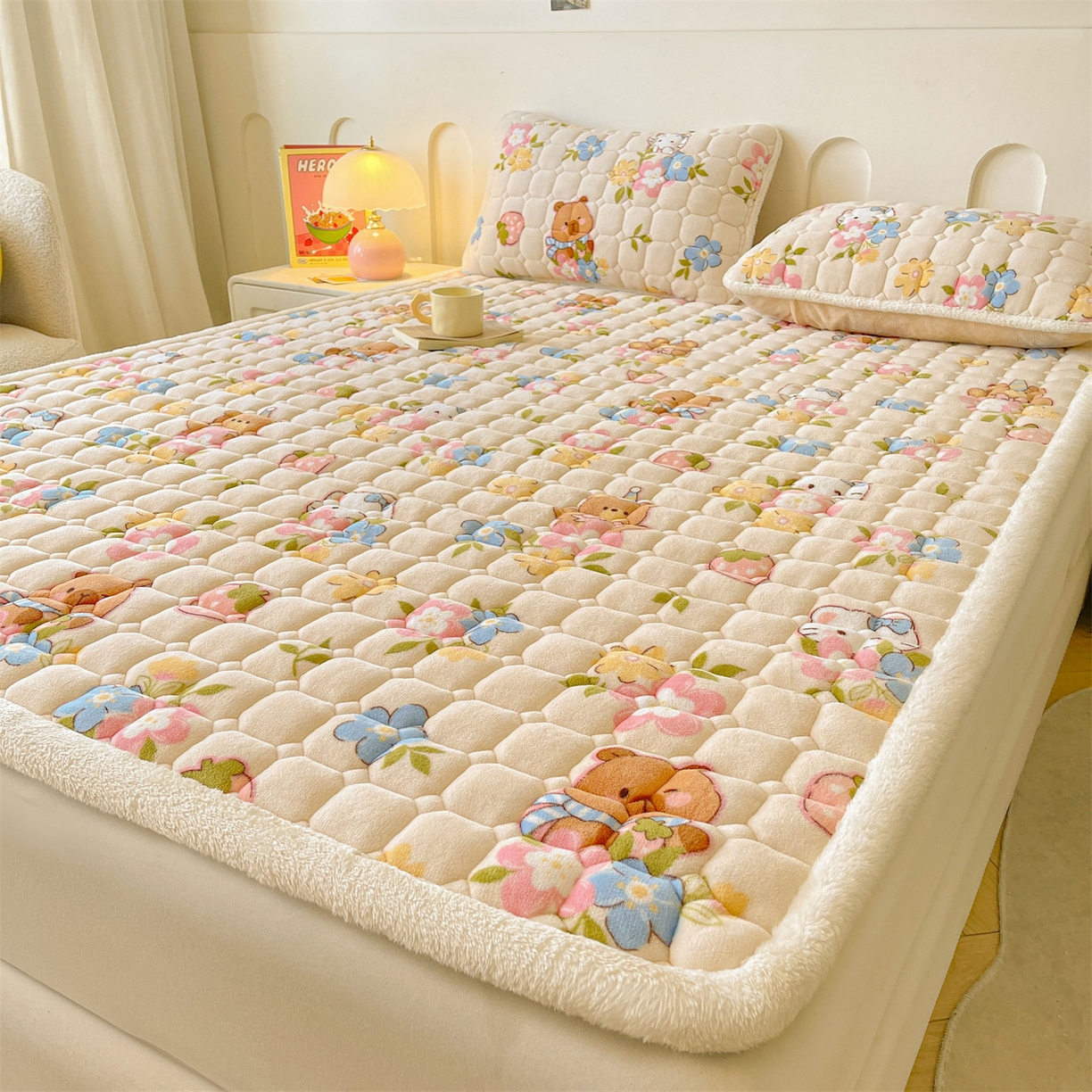 91家纺网 家纺一手货源 找家纺 雯豆家纺 【加厚款】2025新款牛奶绒床垫床护垫印花小清新床褥床垫子 牛奶绒床褥-彩色萌宠【加厚款】