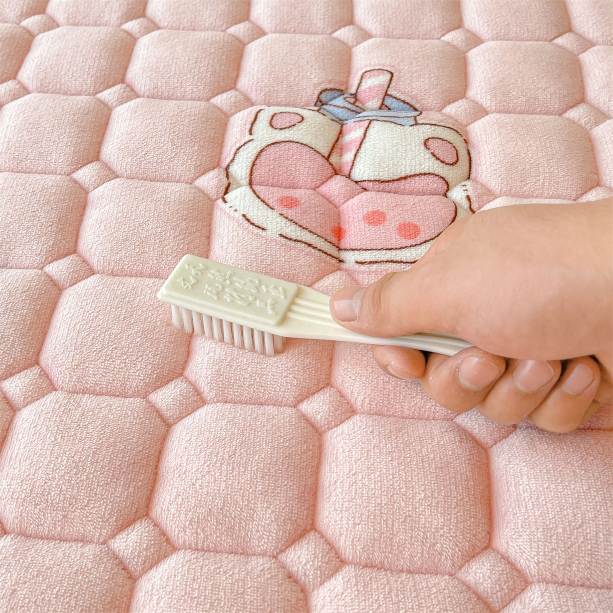 91家纺网 家纺一手货源 找家纺 雯豆家纺 【加厚款】2025新款牛奶绒床垫床护垫印花小清新床褥床垫子 牛奶绒床褥-茶杯猫咪【加厚款】