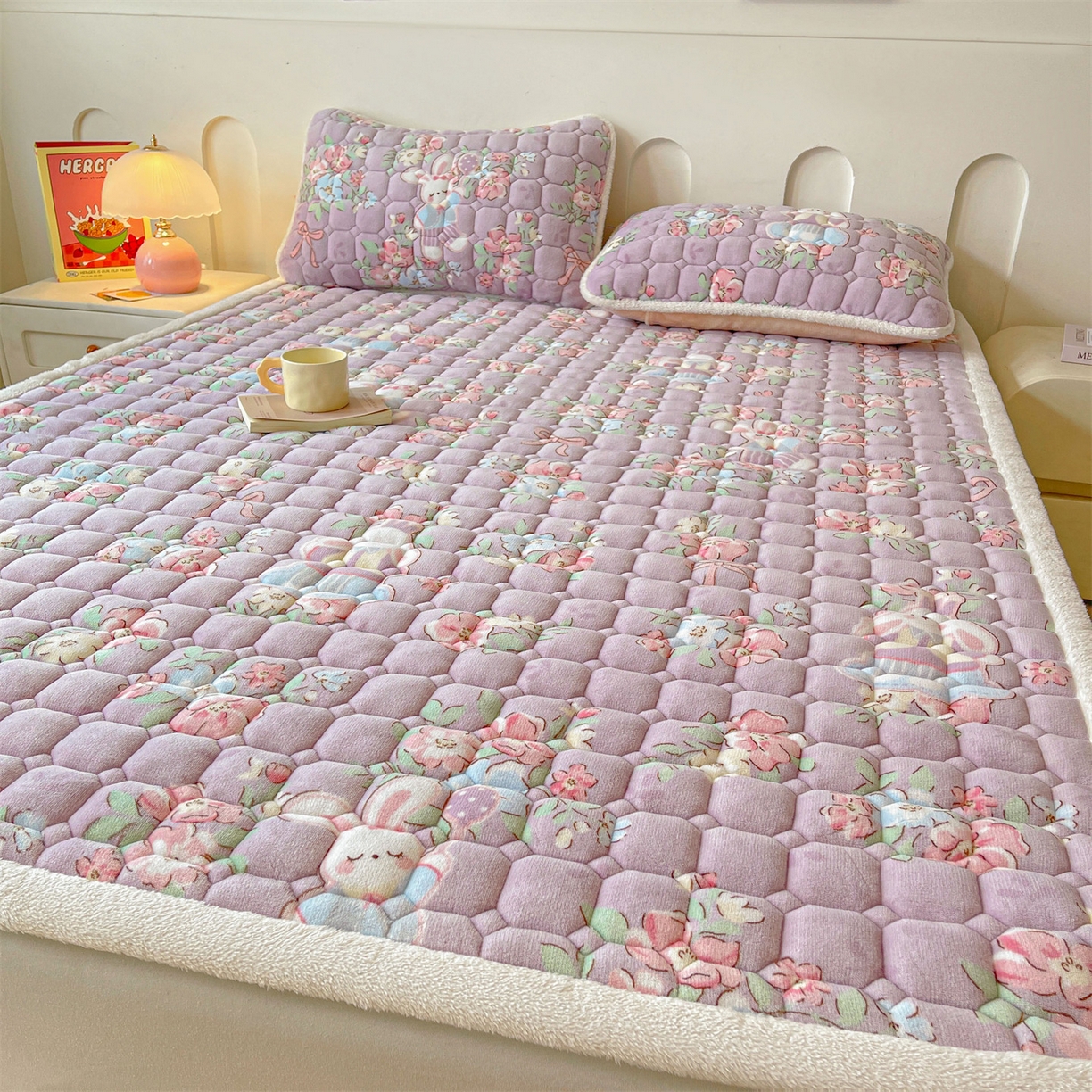 91家纺网 家纺一手货源 找家纺 雯豆家纺 【加厚款】2025新款牛奶绒床垫床护垫印花小清新床褥床垫子 牛奶绒床褥-花花仙子【加厚款】