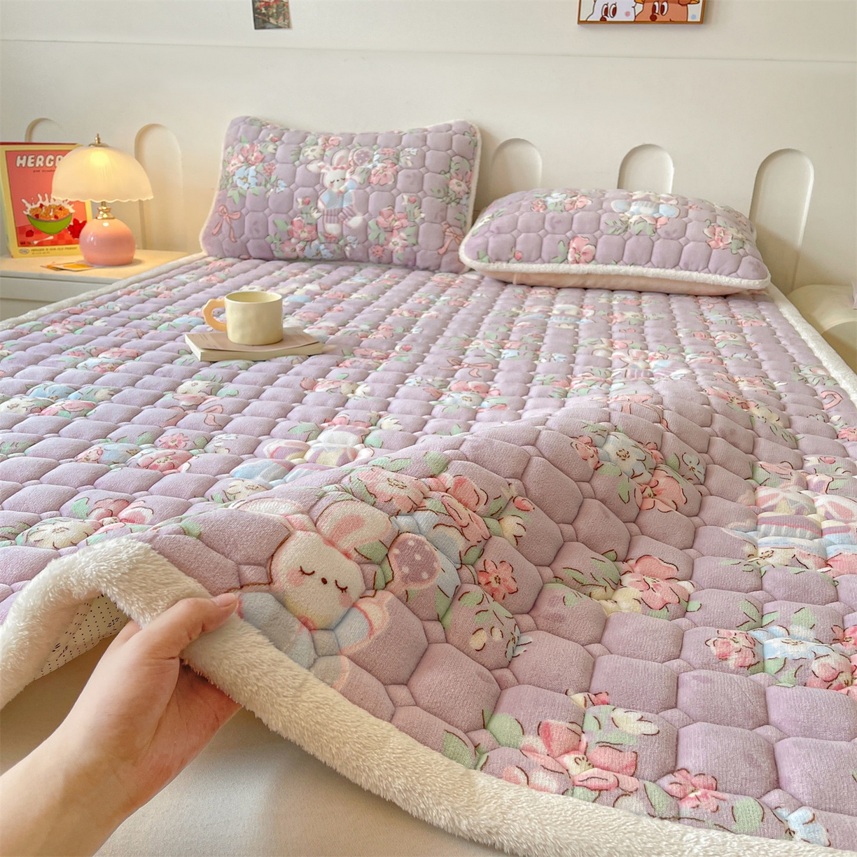 91家纺网 家纺一手货源 找家纺 雯豆家纺 【加厚款】2025新款牛奶绒床垫床护垫印花小清新床褥床垫子 牛奶绒床褥-花花仙子【加厚款】