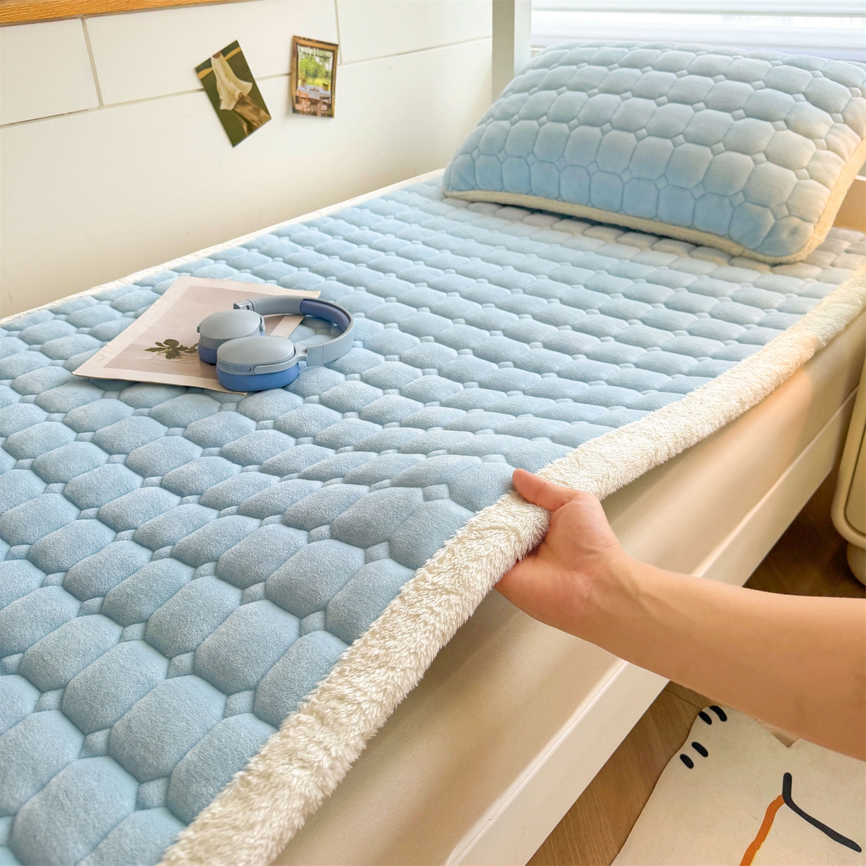 91家纺网 家纺一手货源 找家纺 雯豆家纺 【加厚款】2025新款牛奶绒床褥纯色学生宿舍床垫子 牛奶绒床褥-天蓝【加厚款】