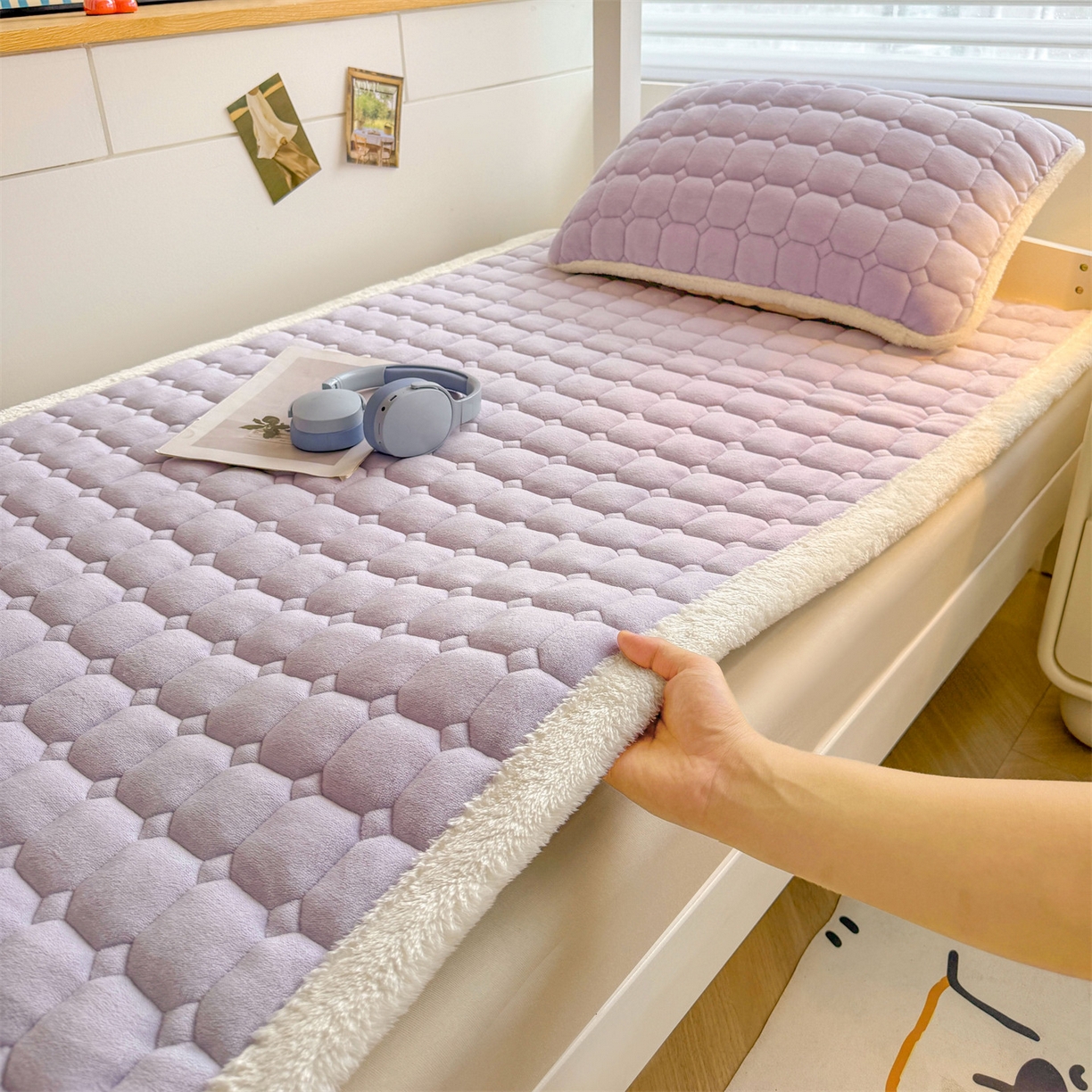 91家纺网 家纺一手货源 找家纺 雯豆家纺 【加厚款】2025新款牛奶绒床褥纯色学生宿舍床垫子 牛奶绒床褥-雪青【加厚款】