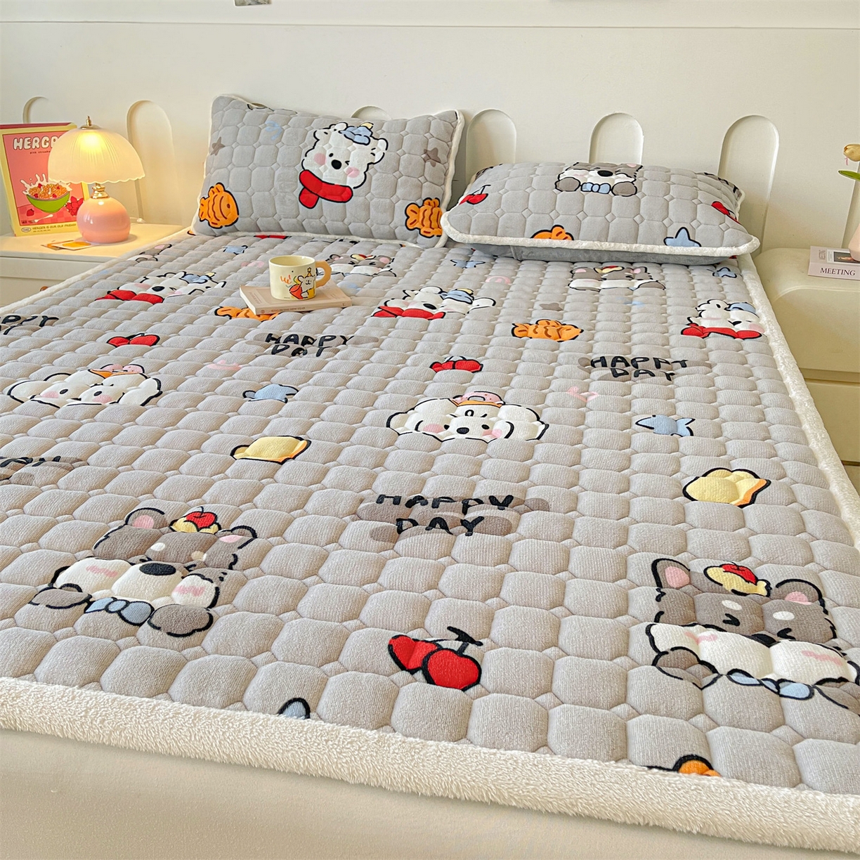 91家纺网 家纺一手货源 找家纺 雯豆家纺 【加厚款】2025新款牛奶绒床垫床护垫印花小清新床褥床垫子 牛奶绒床褥-假日小狗【加厚款】