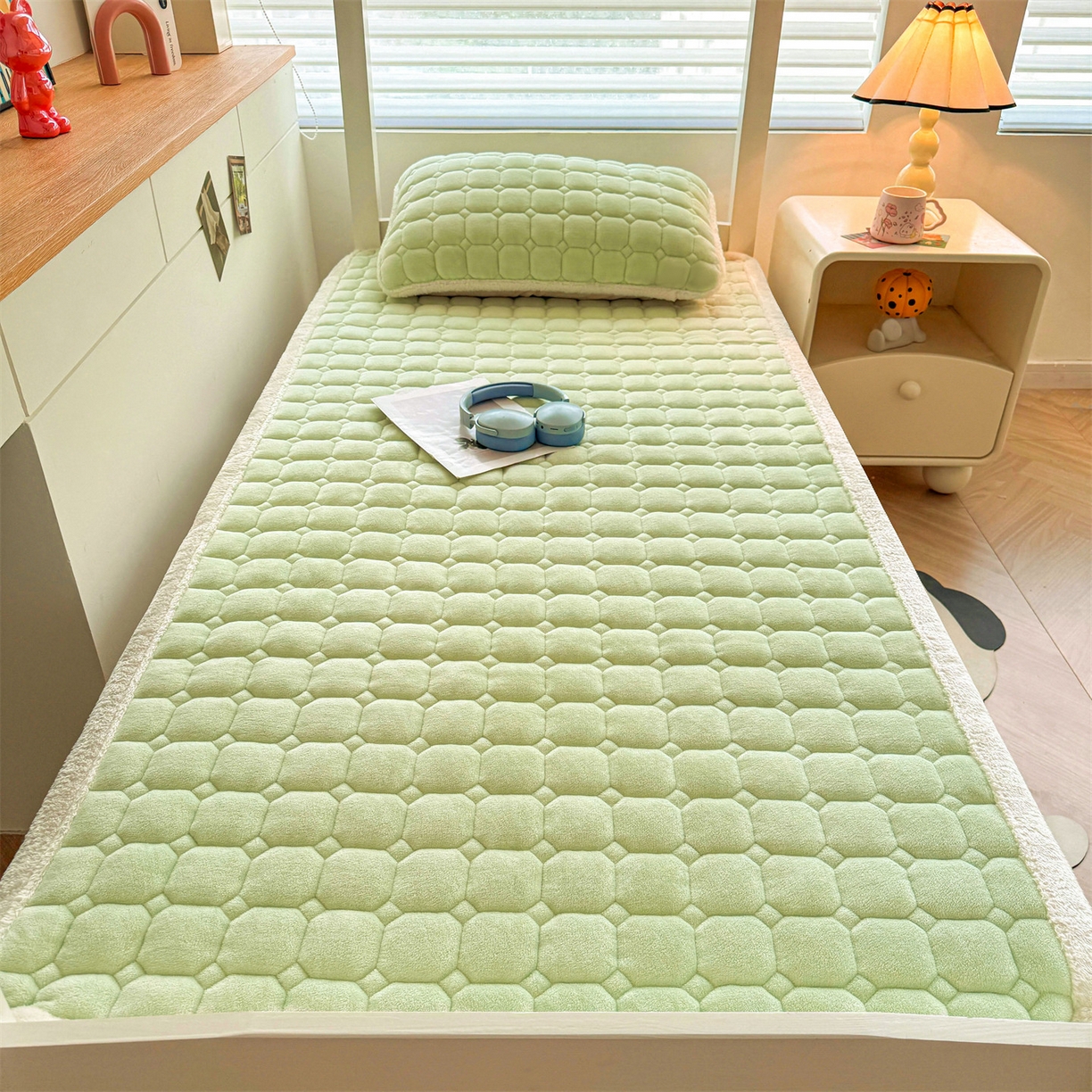 91家纺网 家纺一手货源 找家纺 雯豆家纺 【加厚款】2025新款牛奶绒床褥纯色学生宿舍床垫子 牛奶绒床褥-薄荷绿【加厚款】