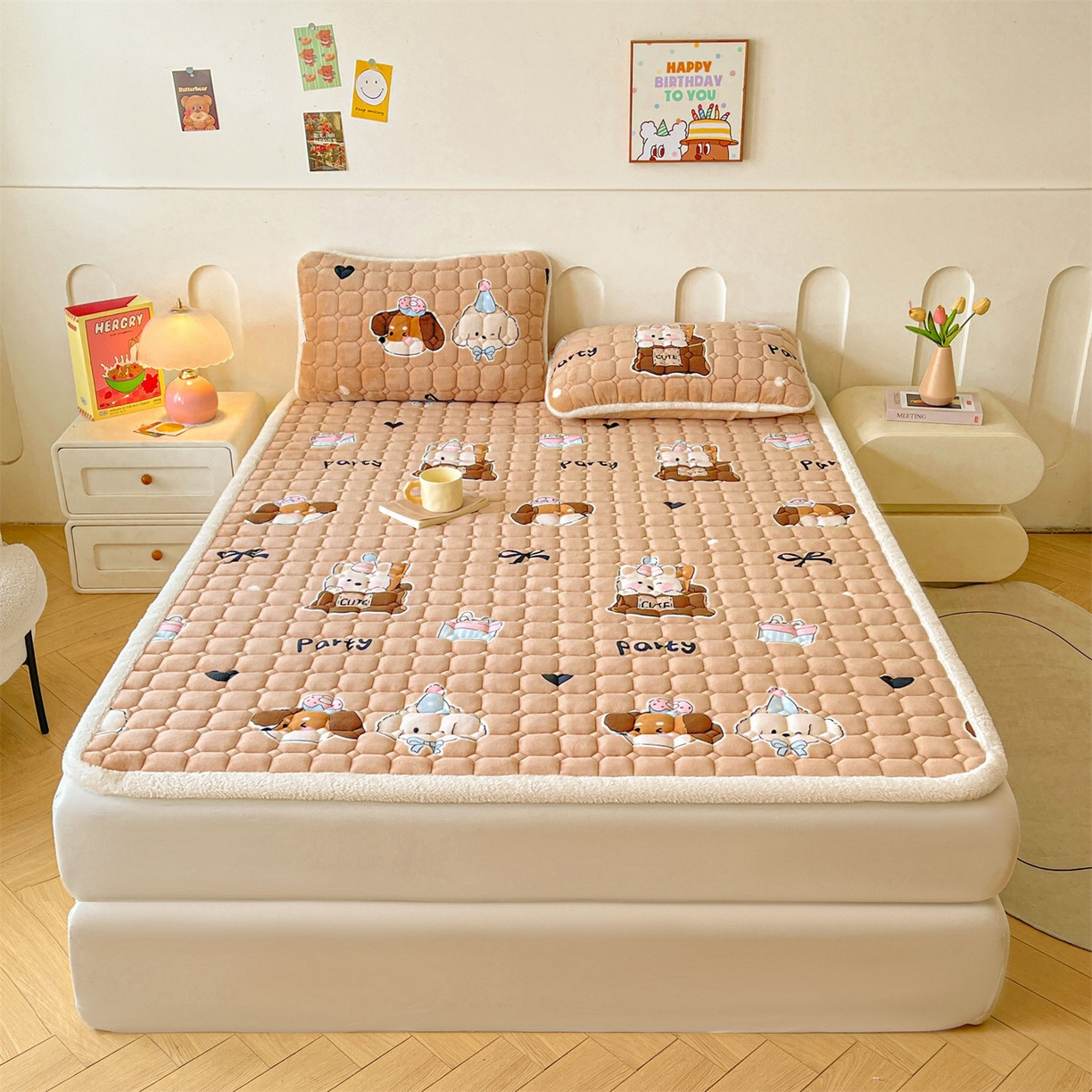 91家纺网 家纺一手货源 找家纺 雯豆家纺 【加厚款】2025新款牛奶绒床垫床护垫印花小清新床褥床垫子 牛奶绒床褥-狂欢派对【加厚款】