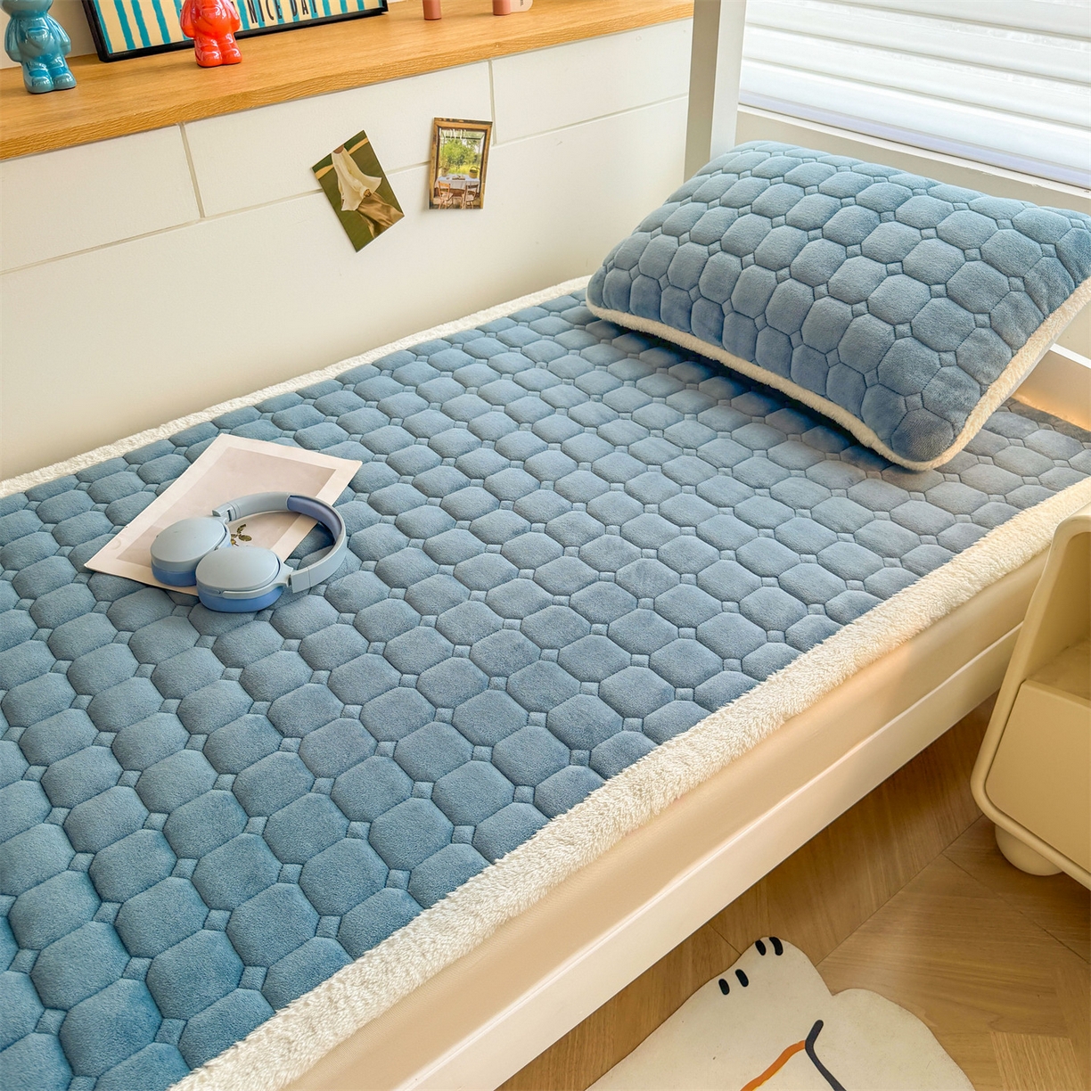 91家纺网 家纺一手货源 找家纺 雯豆家纺 【加厚款】2025新款牛奶绒床褥纯色学生宿舍床垫子 牛奶绒床褥-碧海蓝【加厚款】