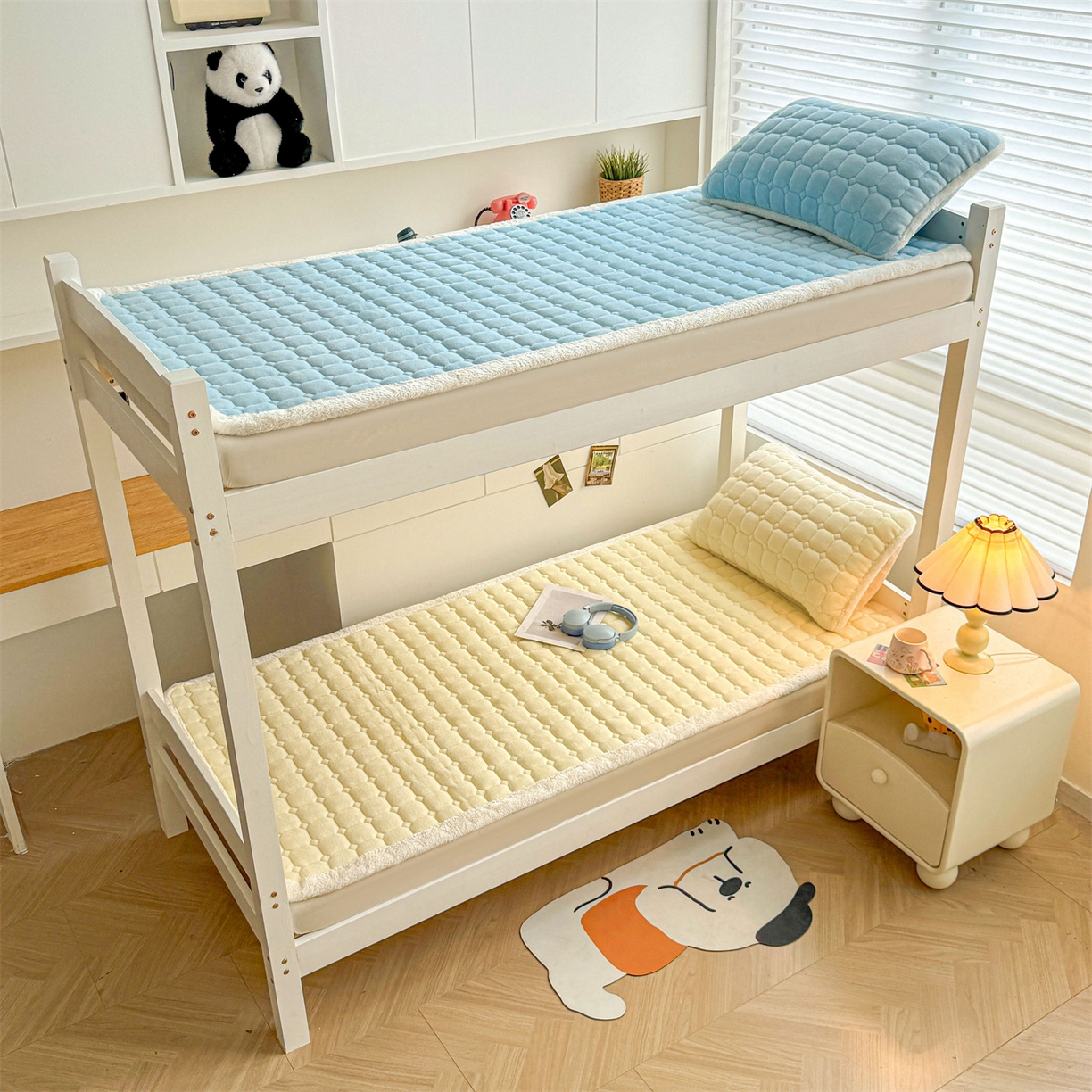 91家纺网 家纺一手货源 找家纺 雯豆家纺 【加厚款】2025新款牛奶绒床褥纯色学生宿舍床垫子 牛奶绒床褥-点黄【加厚款】