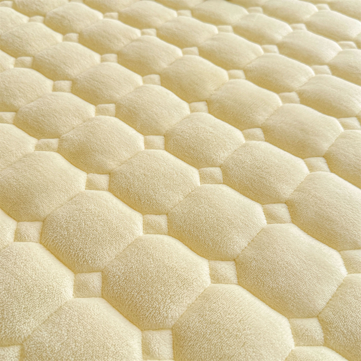 91家纺网 家纺一手货源 找家纺 雯豆家纺 【加厚款】2025新款牛奶绒床褥纯色学生宿舍床垫子 牛奶绒床褥-点黄【加厚款】