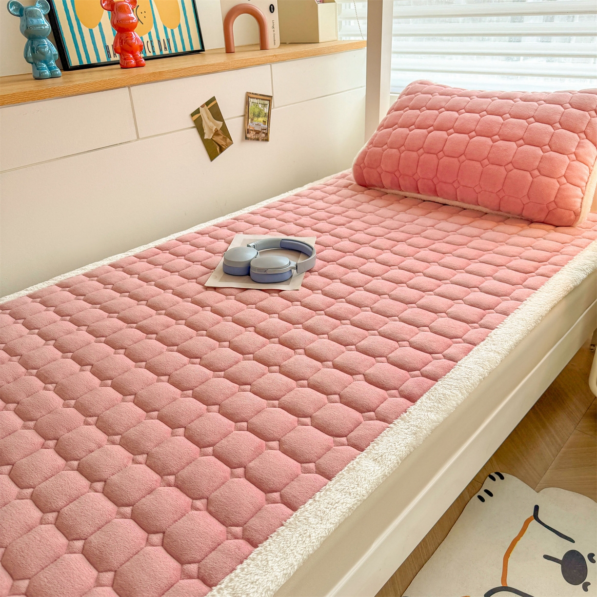 91家纺网 家纺一手货源 找家纺 雯豆家纺 【加厚款】2025新款牛奶绒床褥纯色学生宿舍床垫子 牛奶绒床褥-格调粉【加厚款】