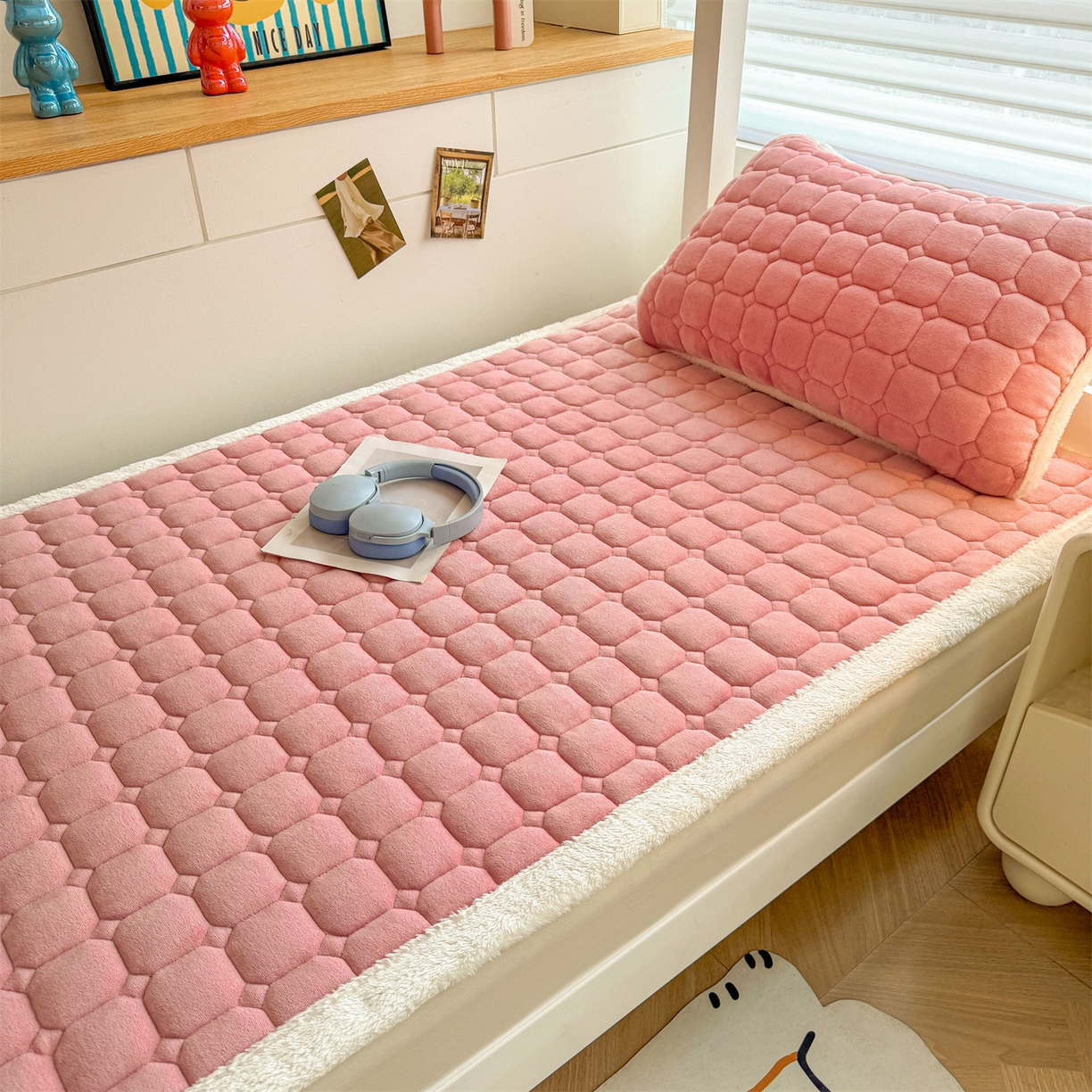 91家纺网 家纺一手货源 找家纺 雯豆家纺 【加厚款】2025新款牛奶绒床褥纯色学生宿舍床垫子 牛奶绒床褥-格调粉【加厚款】