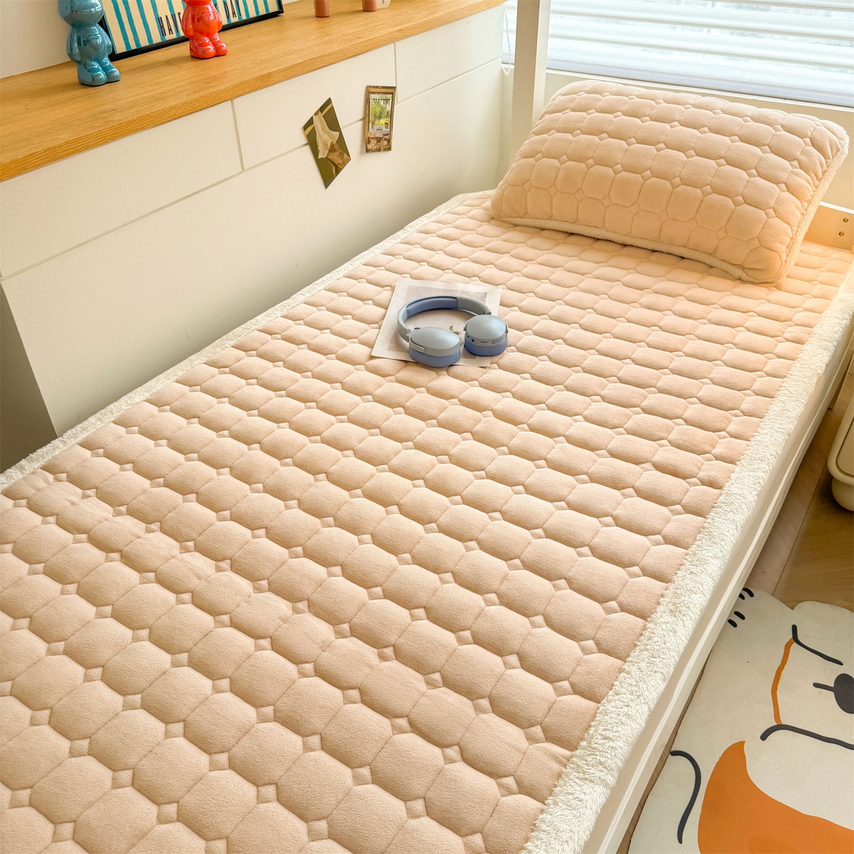 91家纺网 家纺一手货源 找家纺 雯豆家纺 【加厚款】2025新款牛奶绒床褥纯色学生宿舍床垫子 牛奶绒床褥-山茶杏【加厚款】