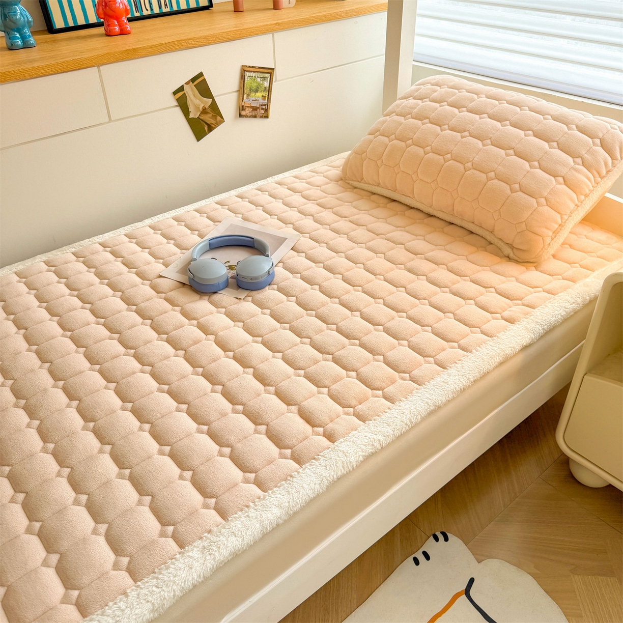 91家纺网 家纺一手货源 找家纺 雯豆家纺 【加厚款】2025新款牛奶绒床褥纯色学生宿舍床垫子 牛奶绒床褥-山茶杏【加厚款】