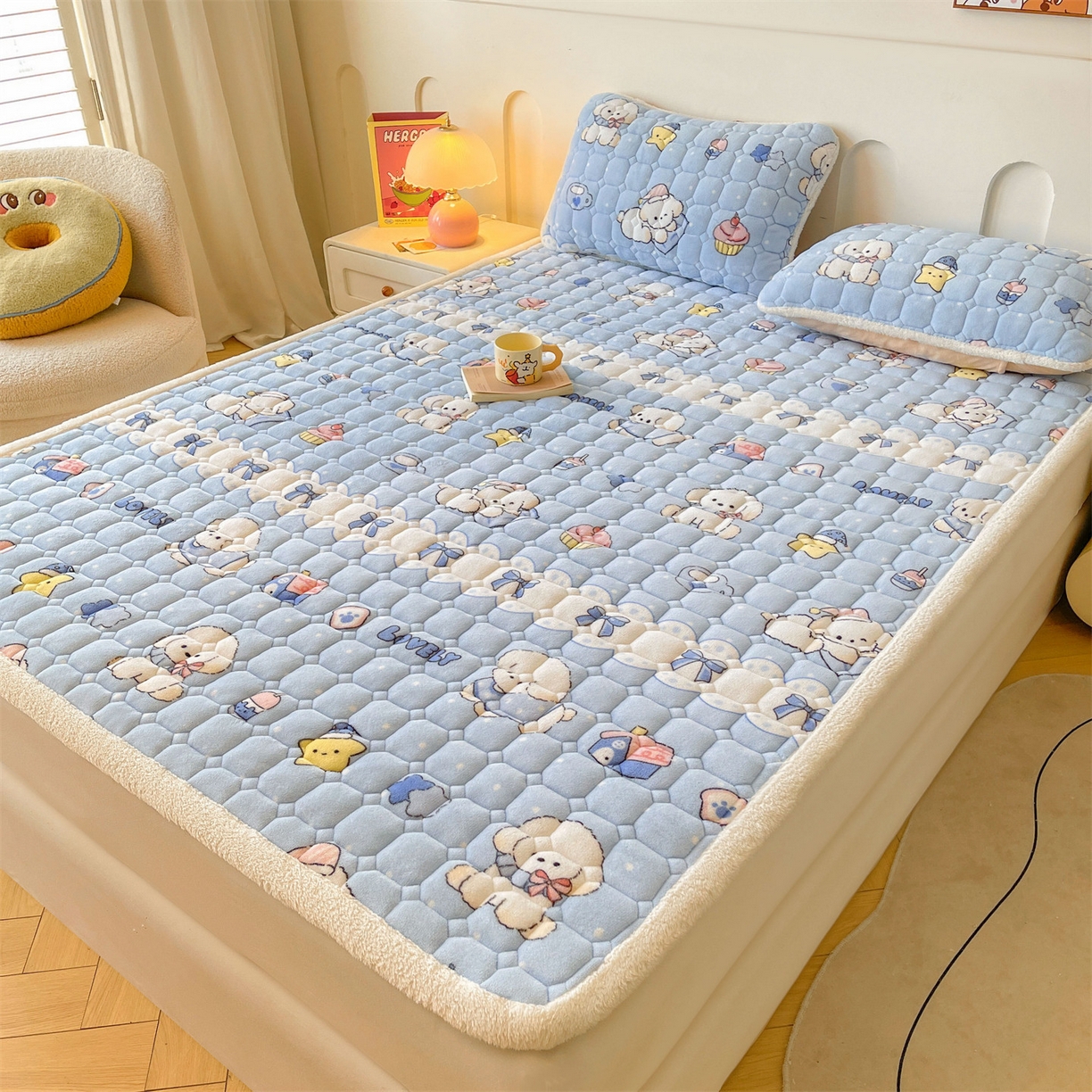 91家纺网 家纺一手货源 找家纺 雯豆家纺 【加厚款】2025新款牛奶绒床垫床护垫印花小清新床褥床垫子 牛奶绒床褥-奶蓝小狗【加厚款】