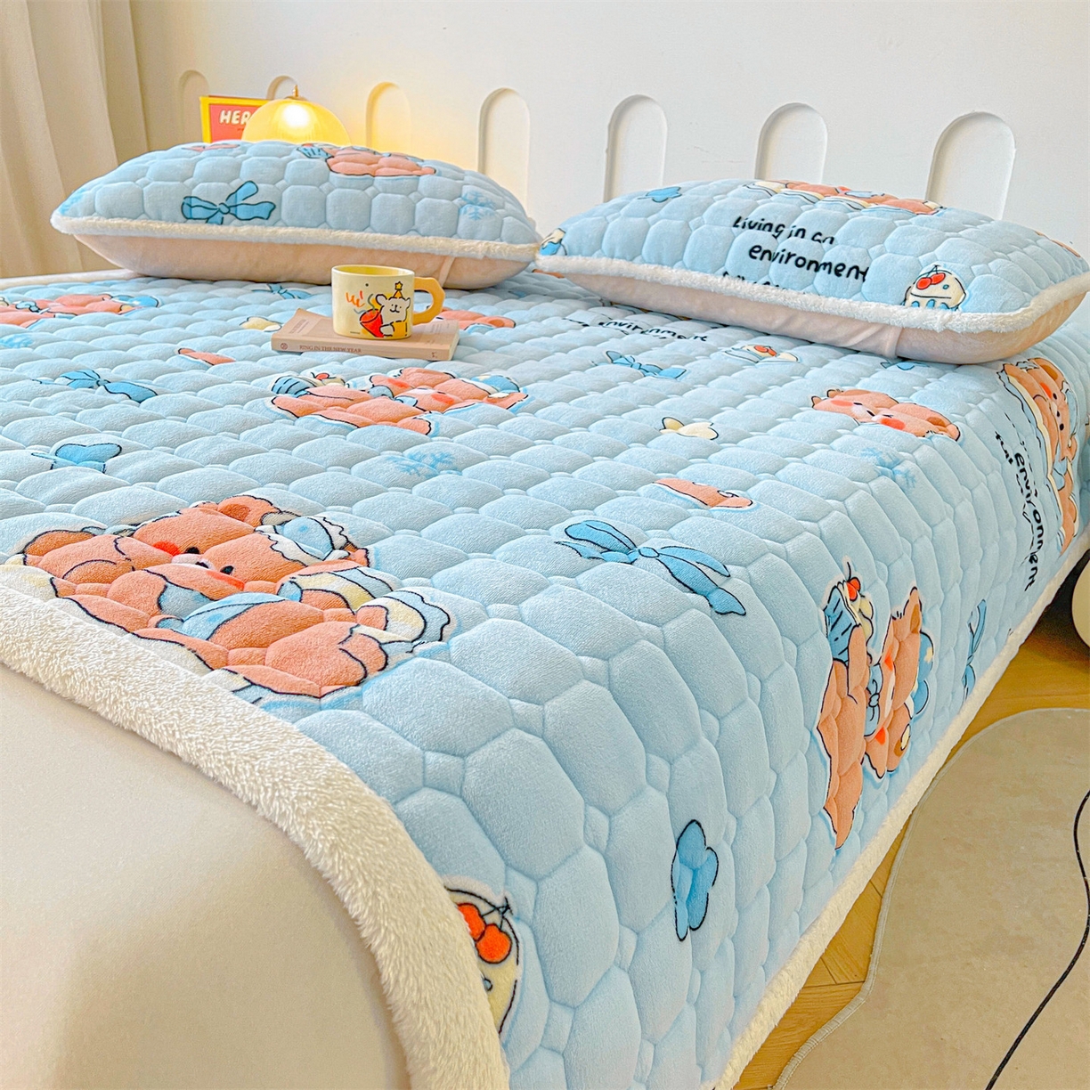 91家纺网 家纺一手货源 找家纺 雯豆家纺 【加厚款】2025新款牛奶绒床垫床护垫印花小清新床褥床垫子 牛奶绒床褥-趴趴熊【加厚款】