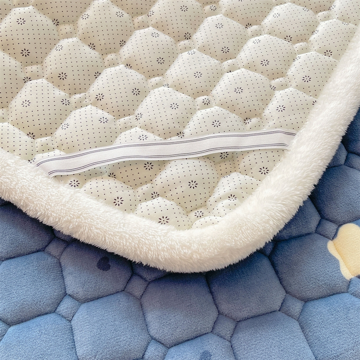 91家纺网 家纺一手货源 找家纺 雯豆家纺 【加厚款】2025新款牛奶绒床垫床护垫印花小清新床褥床垫子 牛奶绒床褥-太空小熊【加厚款】