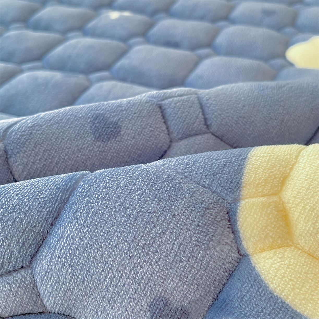 91家纺网 家纺一手货源 找家纺 雯豆家纺 【加厚款】2025新款牛奶绒床垫床护垫印花小清新床褥床垫子 牛奶绒床褥-太空小熊【加厚款】