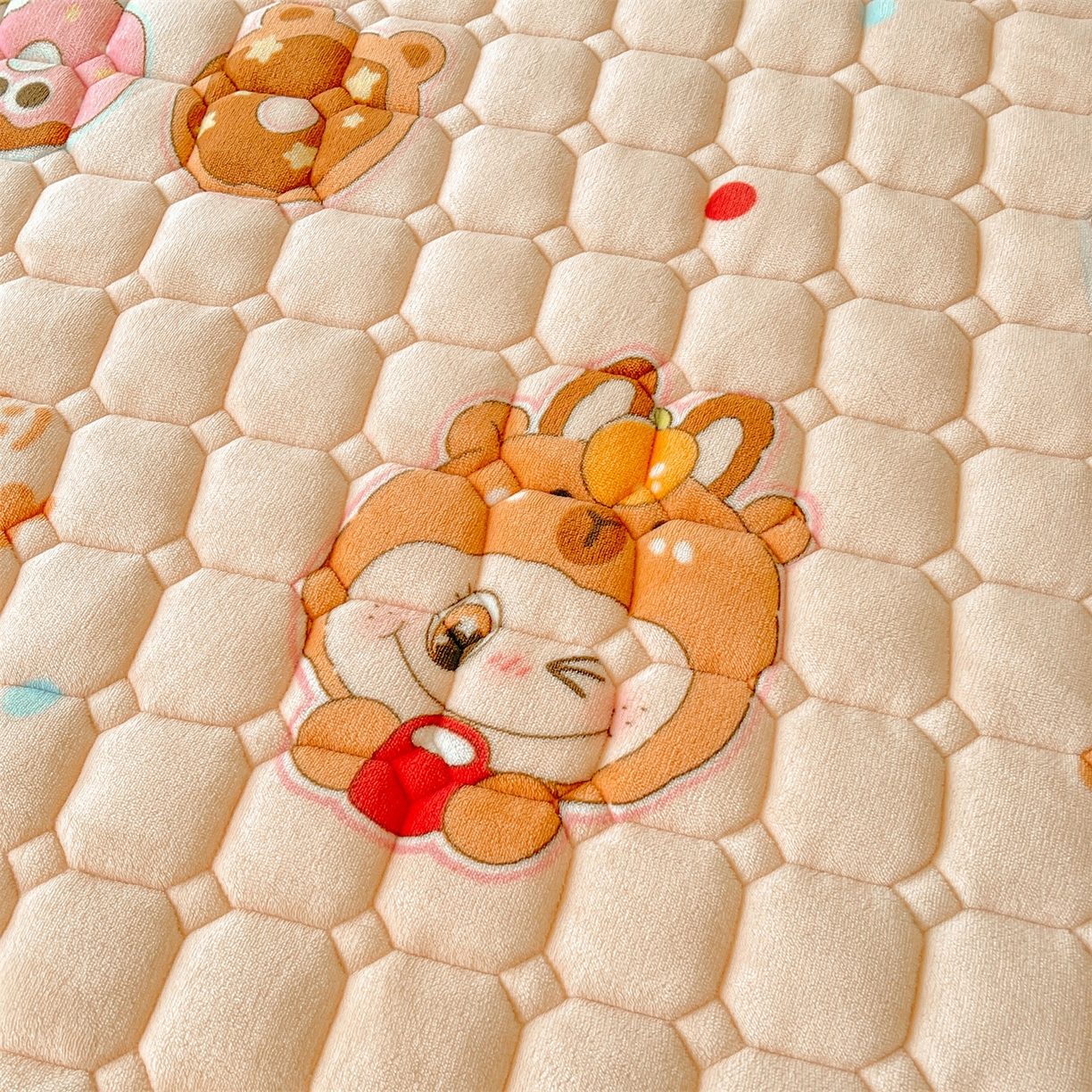 91家纺网 家纺一手货源 找家纺 雯豆家纺 【加厚款】2025新款牛奶绒床垫床护垫印花小清新床褥床垫子 牛奶绒床褥-甜心布布【加厚款】