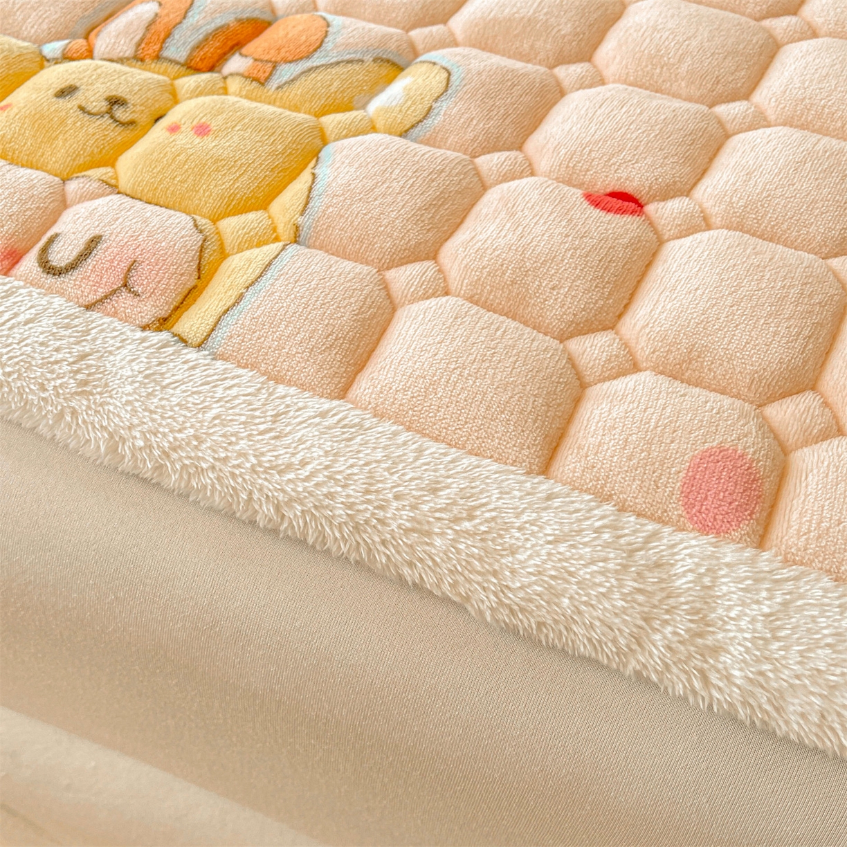 91家纺网 家纺一手货源 找家纺 雯豆家纺 【加厚款】2025新款牛奶绒床垫床护垫印花小清新床褥床垫子 牛奶绒床褥-甜心布布【加厚款】