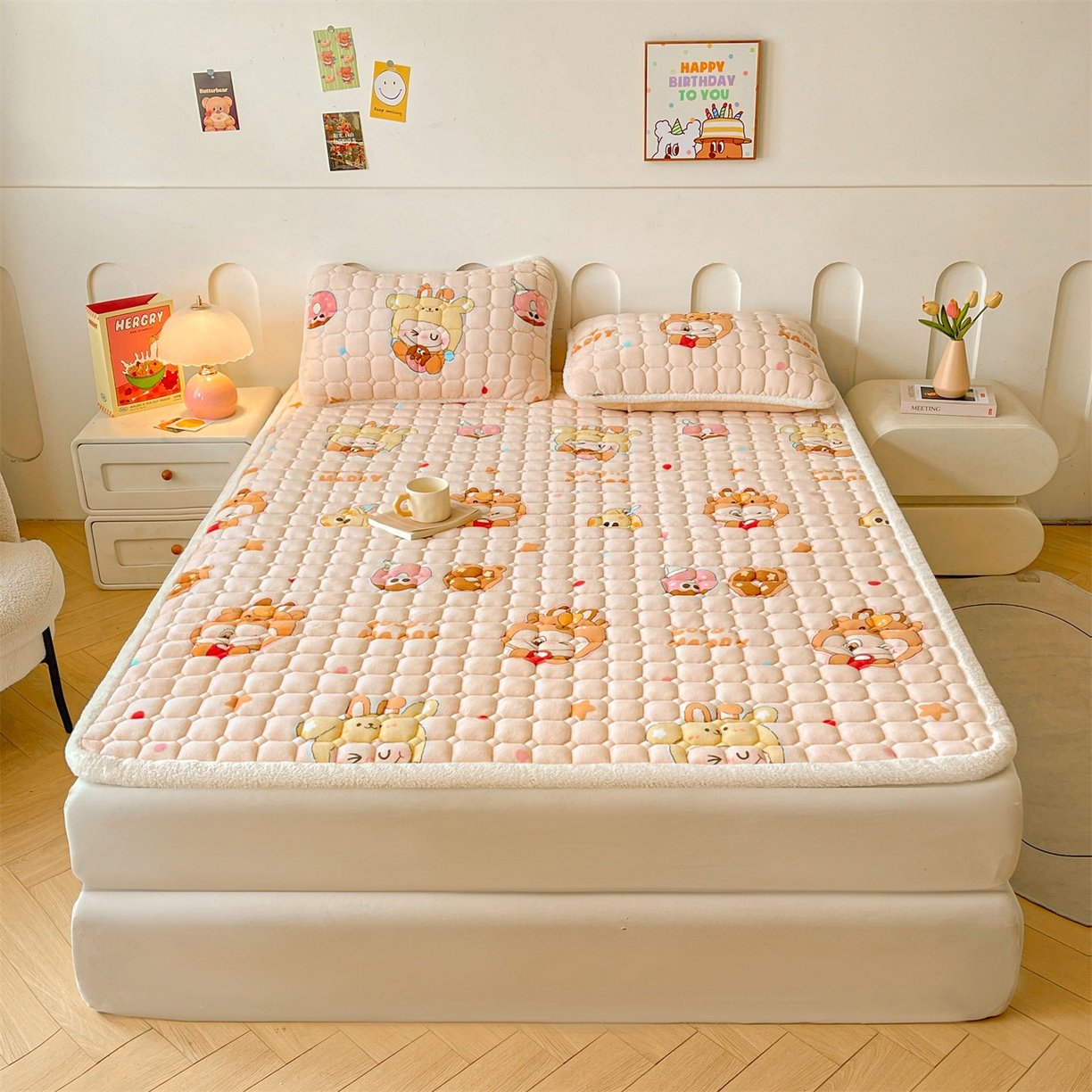 91家纺网 家纺一手货源 找家纺 雯豆家纺 【加厚款】2025新款牛奶绒床垫床护垫印花小清新床褥床垫子 牛奶绒床褥-甜心布布【加厚款】