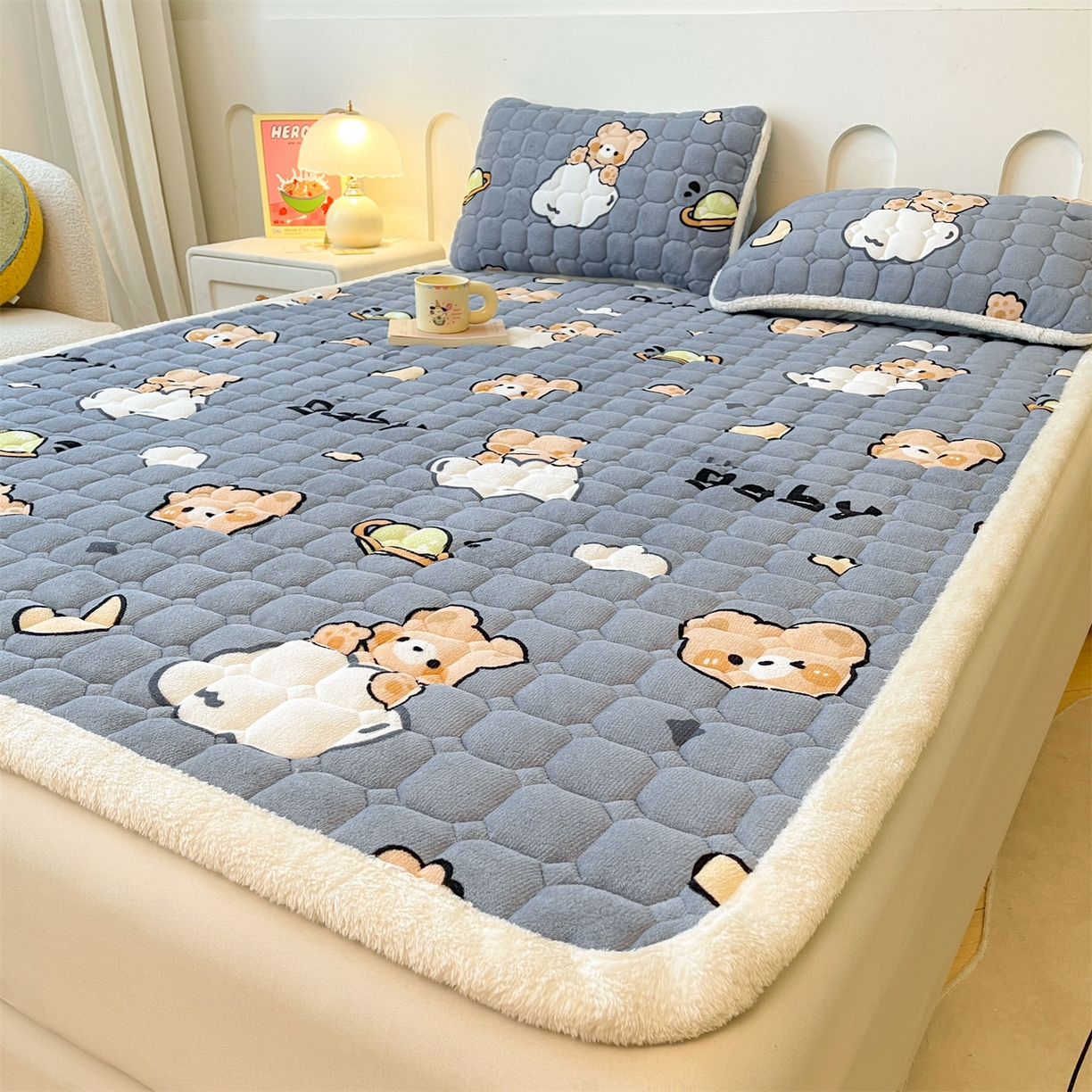 91家纺网 家纺一手货源 找家纺 雯豆家纺 【加厚款】2025新款牛奶绒床垫床护垫印花小清新床褥床垫子 牛奶绒床褥-云朵熊【加厚款】