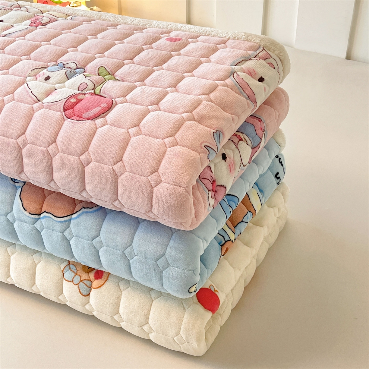 91家纺网 家纺一手货源 找家纺 雯豆家纺 【加厚款】2025新款牛奶绒床垫床护垫印花小清新床褥床垫子 组合