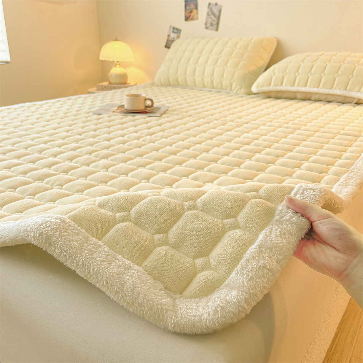 91家纺网 家纺一手货源 找家纺 （总）雯豆家纺 【加厚款】2025秋冬新款牛奶绒纯色床褥床垫床护垫子