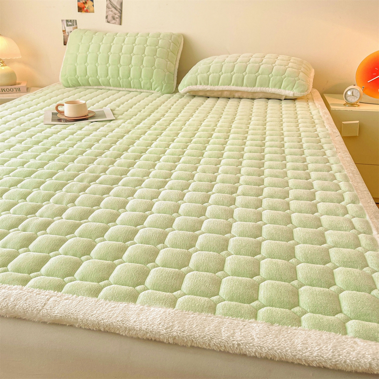 91家纺网 家纺一手货源 找家纺 雯豆家纺 【加厚款】2025秋冬新款牛奶绒纯色床褥床垫床护垫子 牛奶绒床褥-薄荷绿【加厚款】