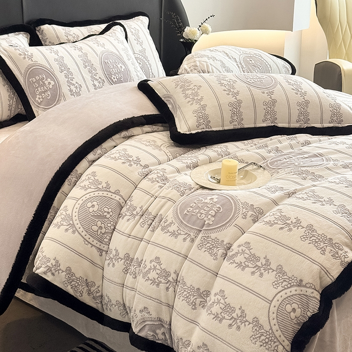 91家纺网 家纺一手货源 找家纺 卡罗兰 2025新款雕花牛奶绒兔毛包边四件套 叶语