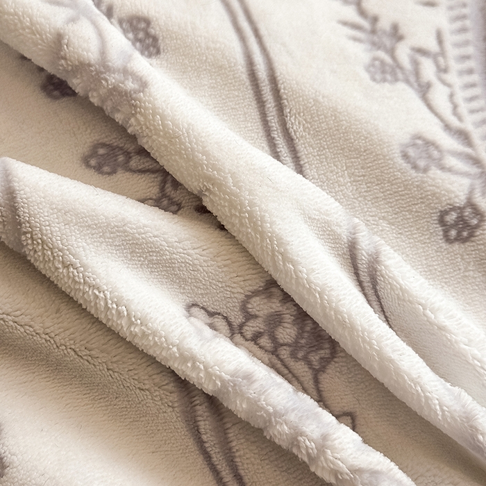 91家纺网 家纺一手货源 找家纺 卡罗兰 2025新款雕花牛奶绒兔毛包边四件套 叶语