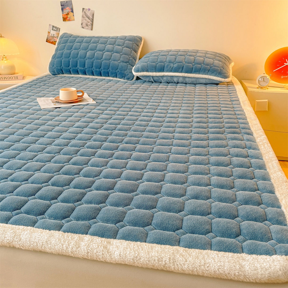 91家纺网 家纺一手货源 找家纺 雯豆家纺 【加厚款】2025秋冬新款牛奶绒纯色床褥床垫床护垫子 牛奶绒床褥-碧海蓝【加厚款】