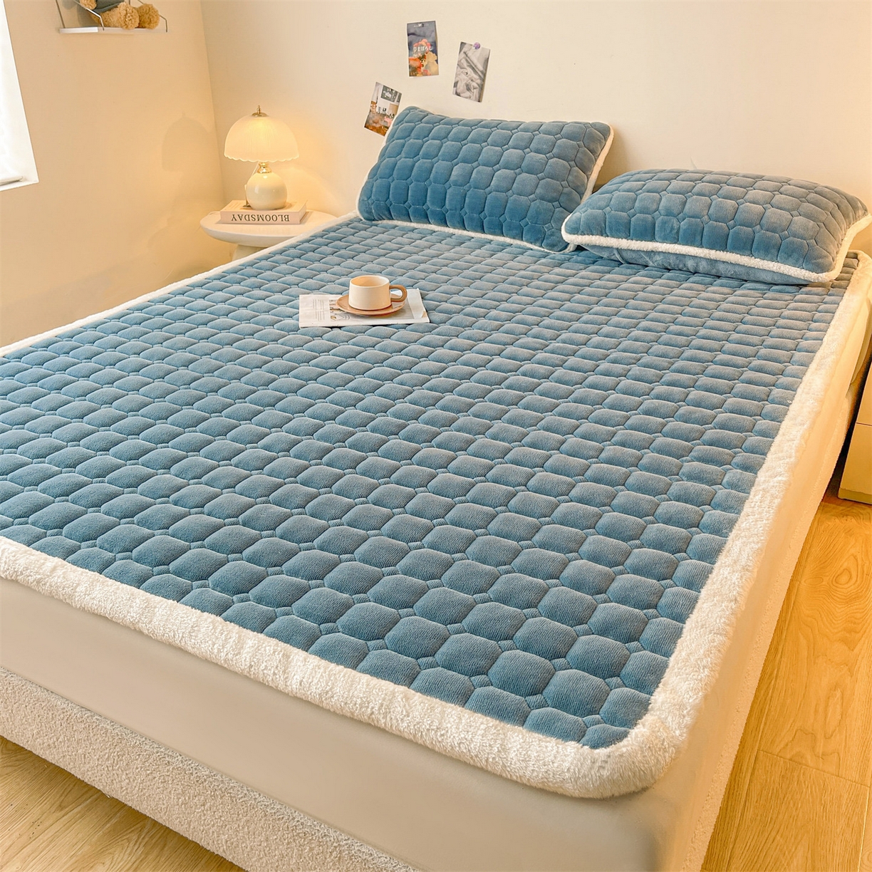 91家纺网 家纺一手货源 找家纺 雯豆家纺 【加厚款】2025秋冬新款牛奶绒纯色床褥床垫床护垫子 牛奶绒床褥-碧海蓝【加厚款】