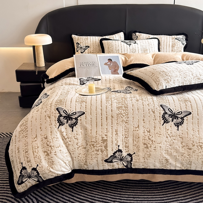 91家纺网 家纺一手货源 找家纺 卡罗兰 2025新款雕花牛奶绒兔毛包边四件套 蝴蝶-卡其