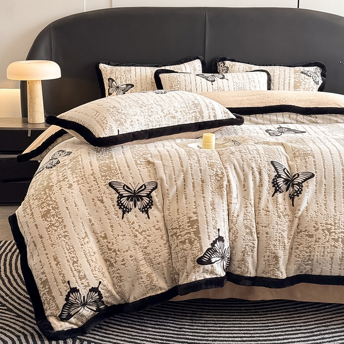 91家纺网 家纺一手货源 找家纺 卡罗兰 2025新款雕花牛奶绒兔毛包边四件套 蝴蝶-卡其